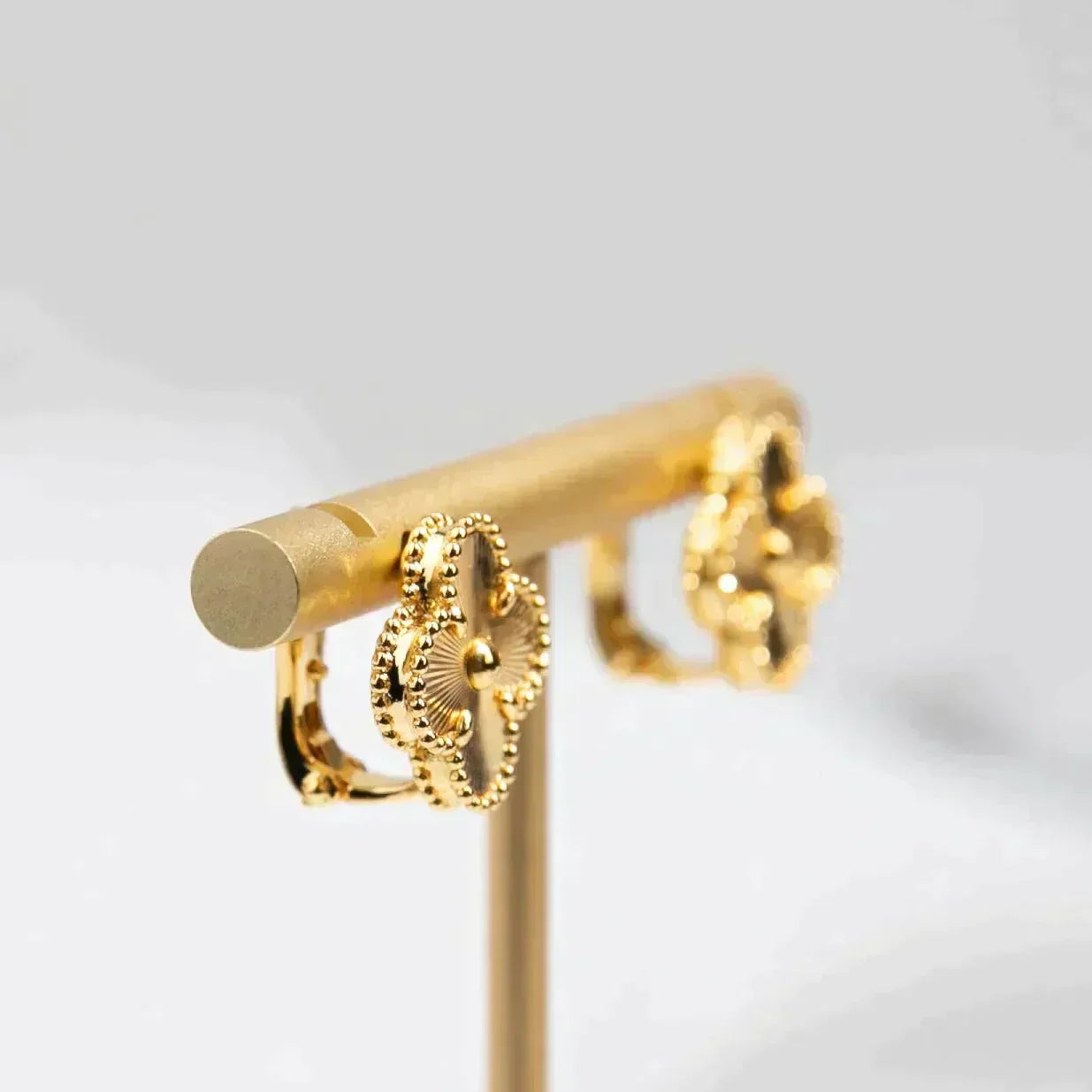 [Imperial] CLOVER MEDIUM 1 MOTIFS LASER EARRINGS