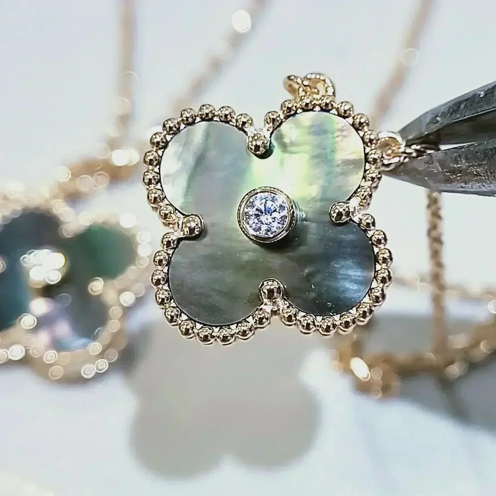 [Imperial] CLOVER 15MM DIAMOND AND MOTHER-OF-GREY NECKLACE