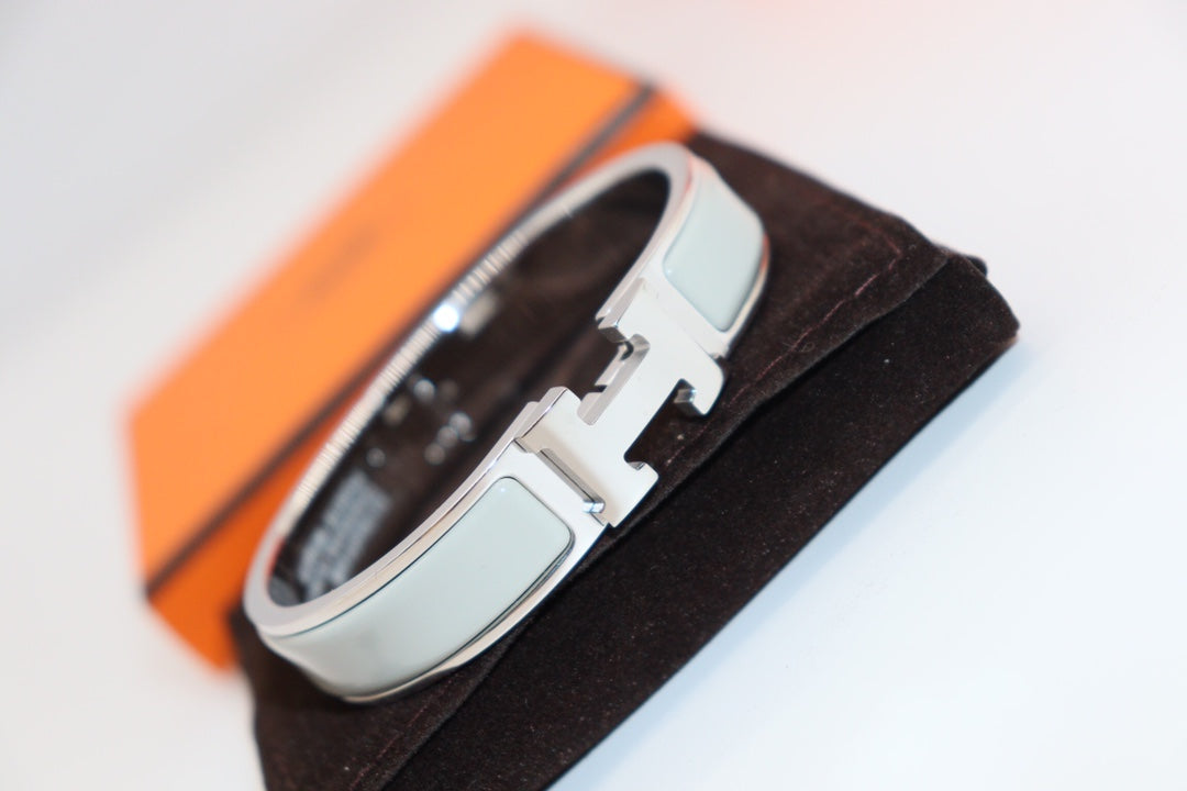 [Imperial] H LIGHT BLUE BRACELET