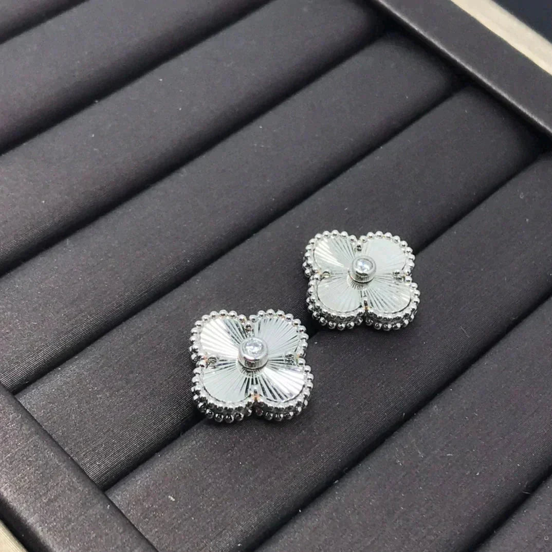 [Imperial] CLOVER MINI 9.5MM LASER EARRINGS