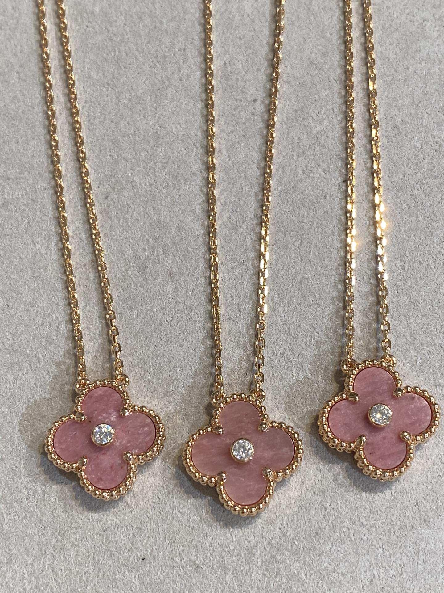 [Imperial] CLOVER 15MM DIAMOND RHODONITE NECKLACE