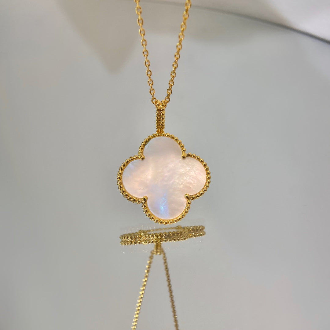 [Imperial] CLOVER 25MM MOP LARGE PENDANT NECKLACE