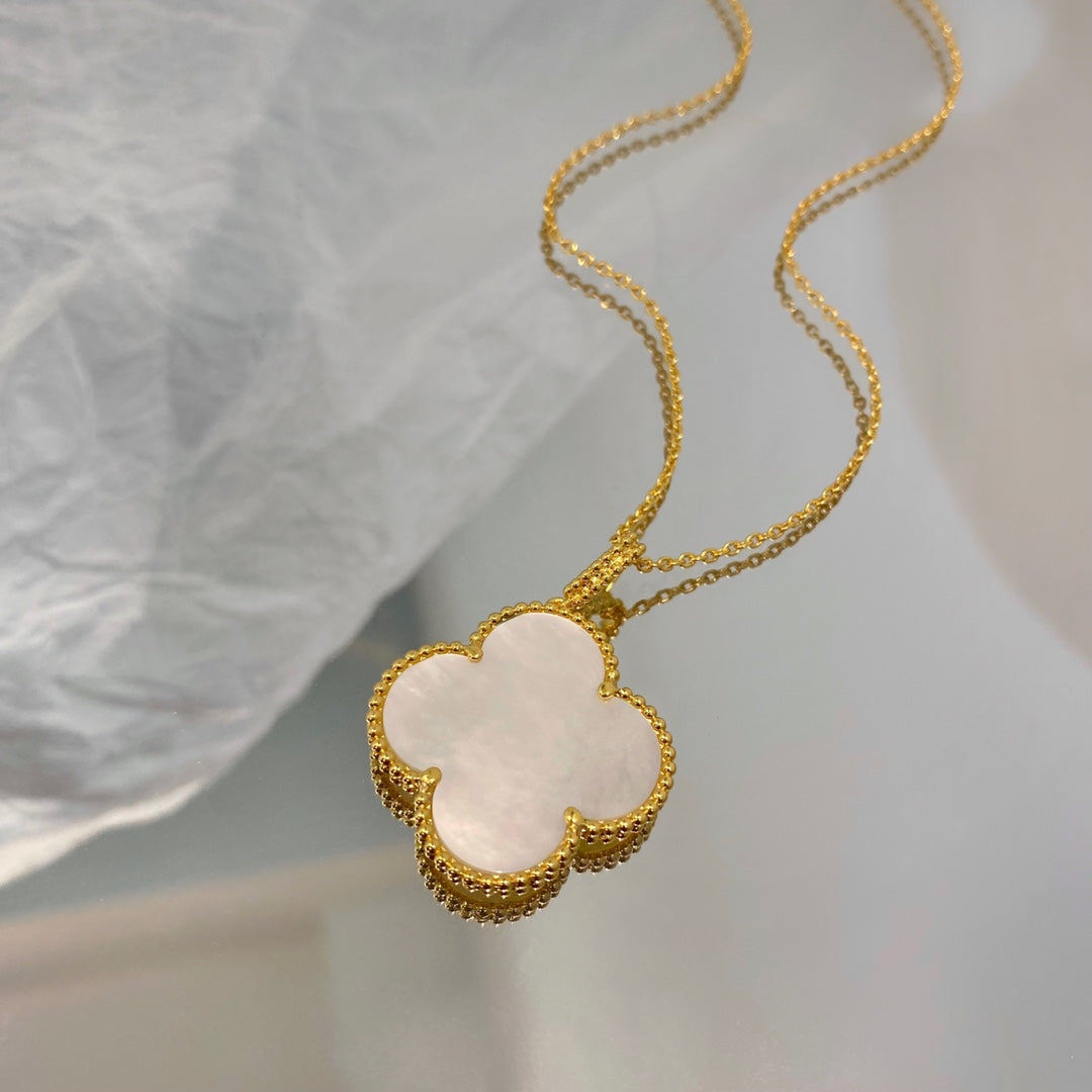[Imperial] CLOVER 25MM MOP LARGE PENDANT NECKLACE