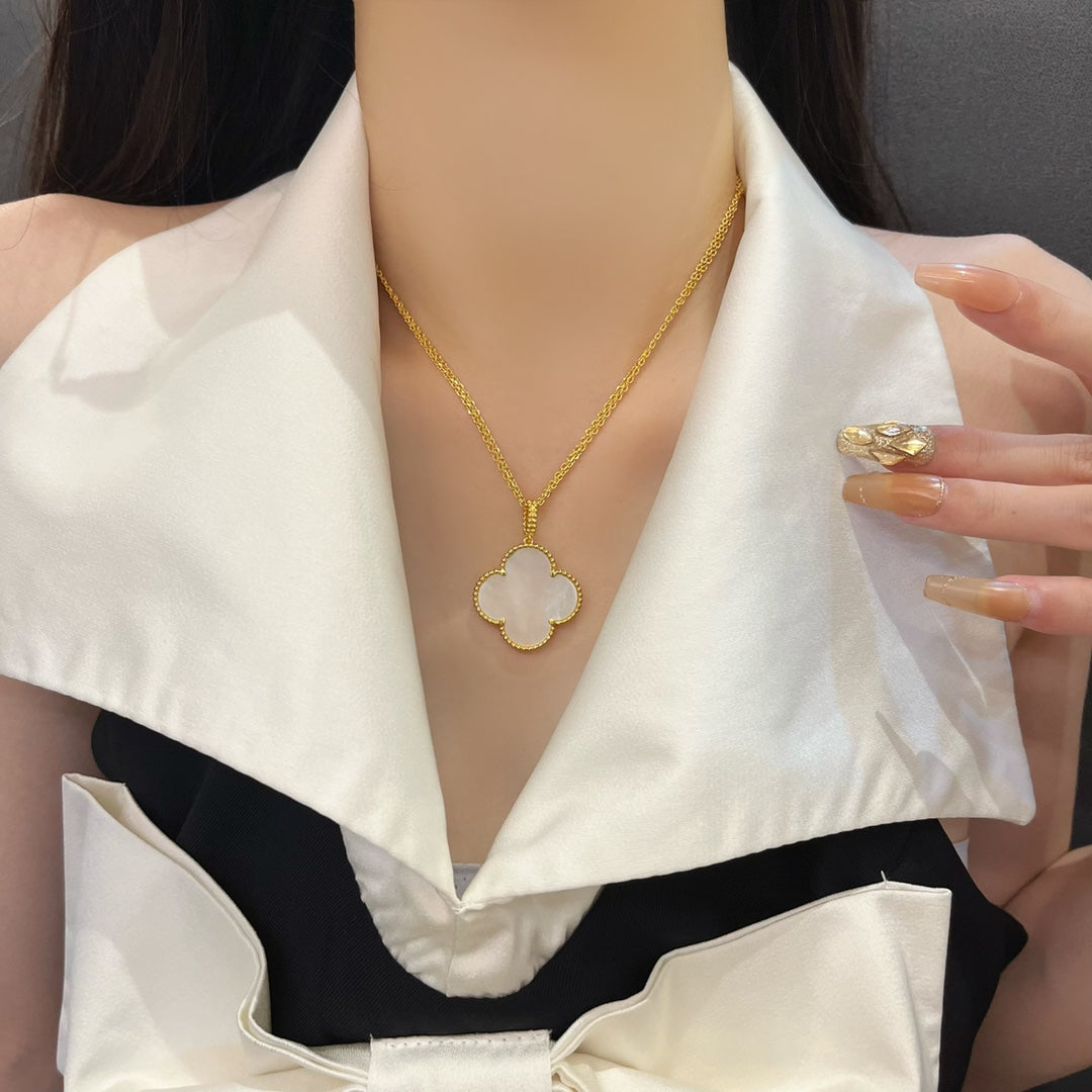 [Imperial] CLOVER 25MM MOP LARGE PENDANT NECKLACE