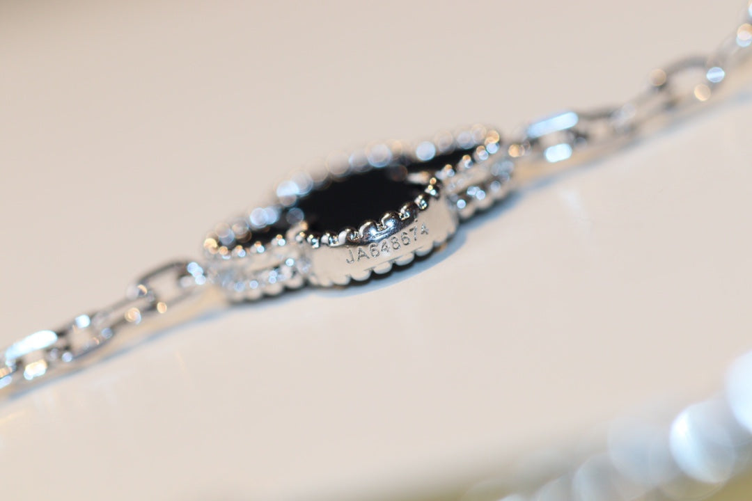 [Imperial] CLOVER 20 MOTIFS ONYX DIAMOND SILVER