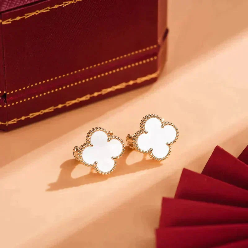 [Imperial] CLOVER MEDIUM 1 MOTIFS  WHITE MOP STUD EARRINGS