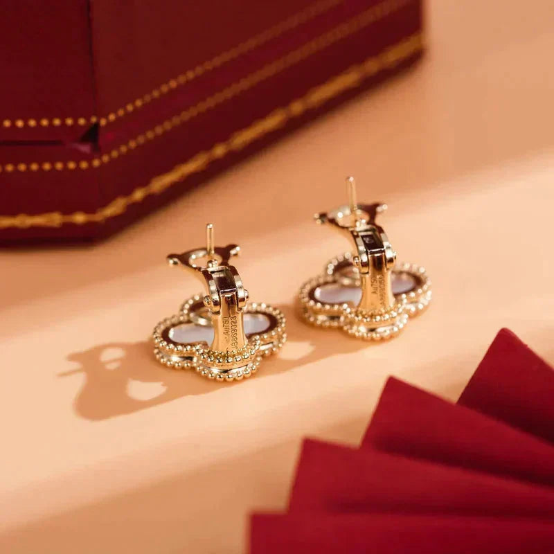 [Imperial] CLOVER MEDIUM 1 MOTIFS  WHITE MOP STUD EARRINGS