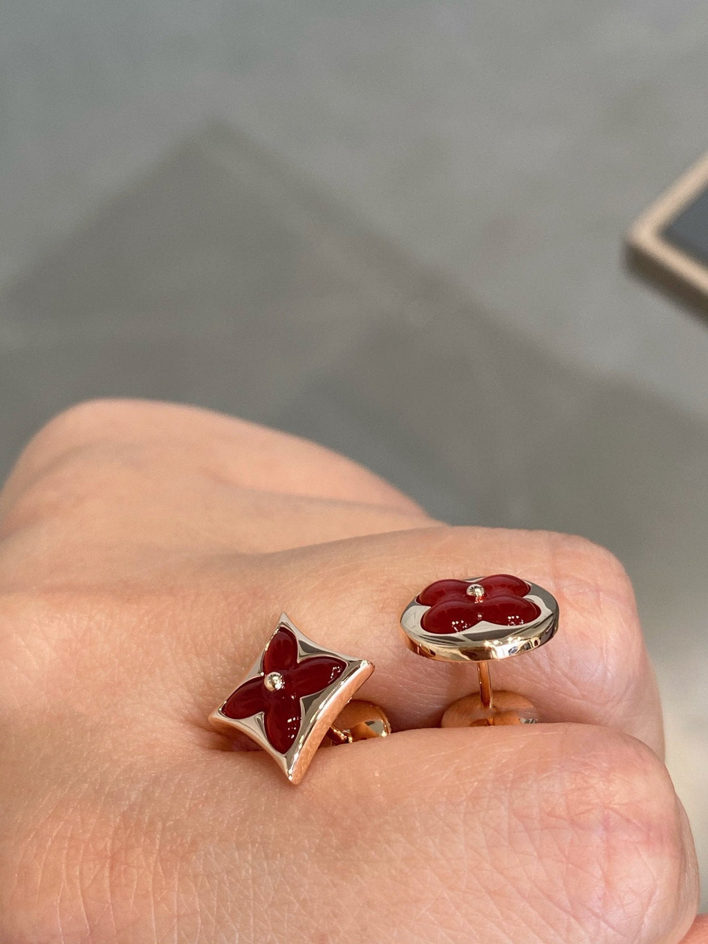 [Imperial] STAR AND SUN PINK GOLD CARNELIAN STUD EARRINGS
