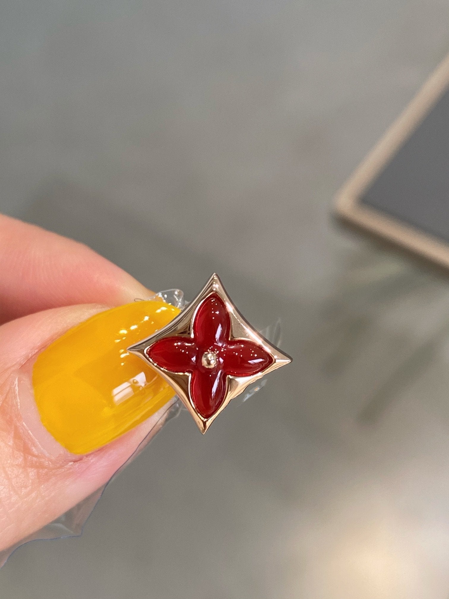 [Imperial] STAR AND SUN PINK GOLD CARNELIAN STUD EARRINGS