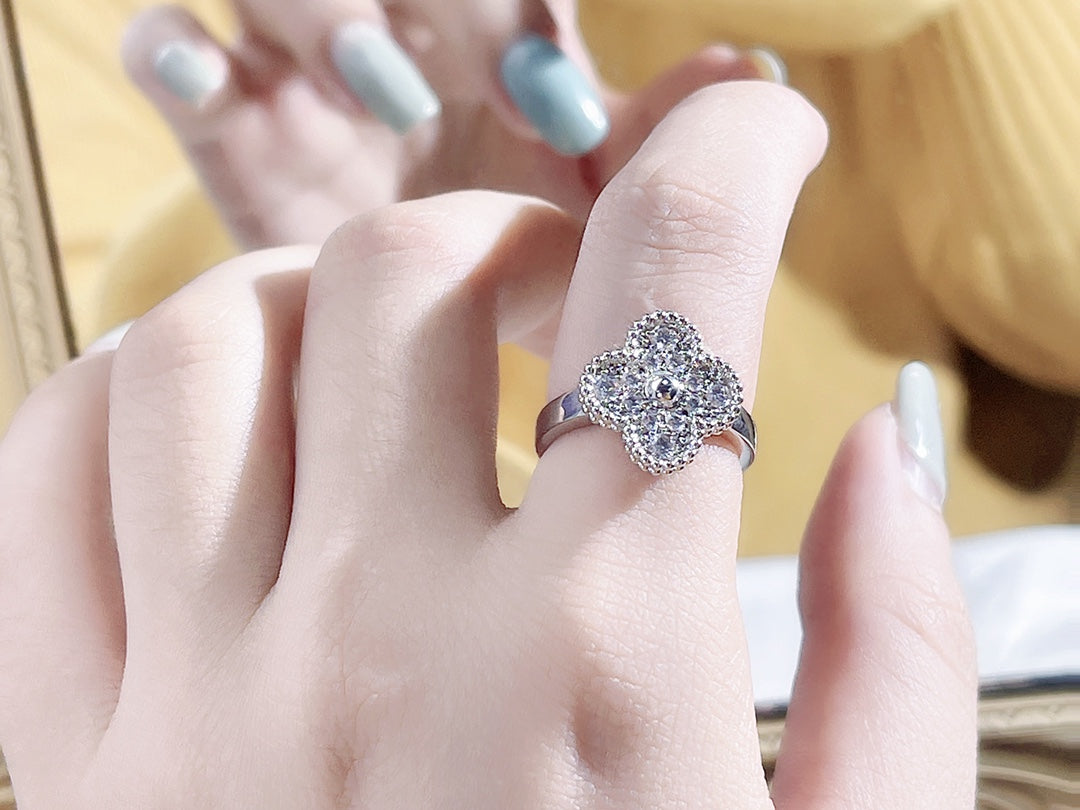 [Imperial] CLOVER DIAMOND RING
