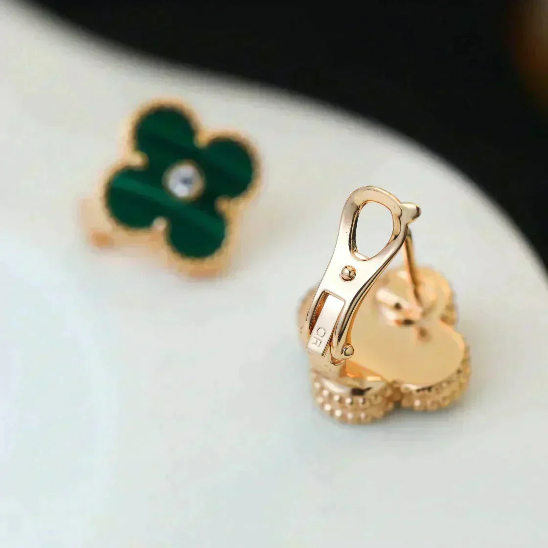 [Imperial] CLOVER MEDIUM 1 MOTIFS MALACHITE DIAMOND EARRINGS