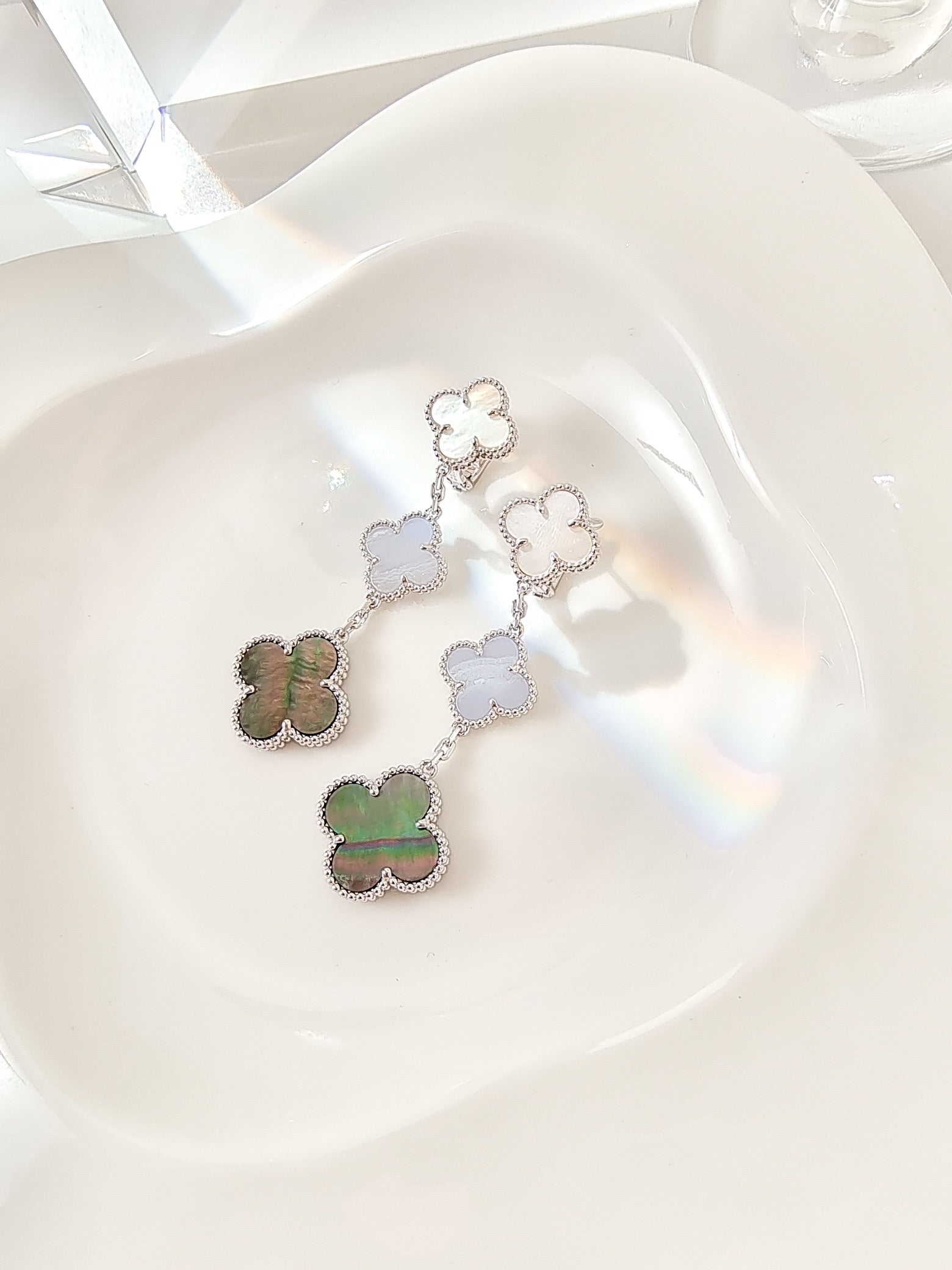 [Imperial] CLOVER 3 MOTIFS CHALCEDONY DARK MOP SILVER EARRINGS