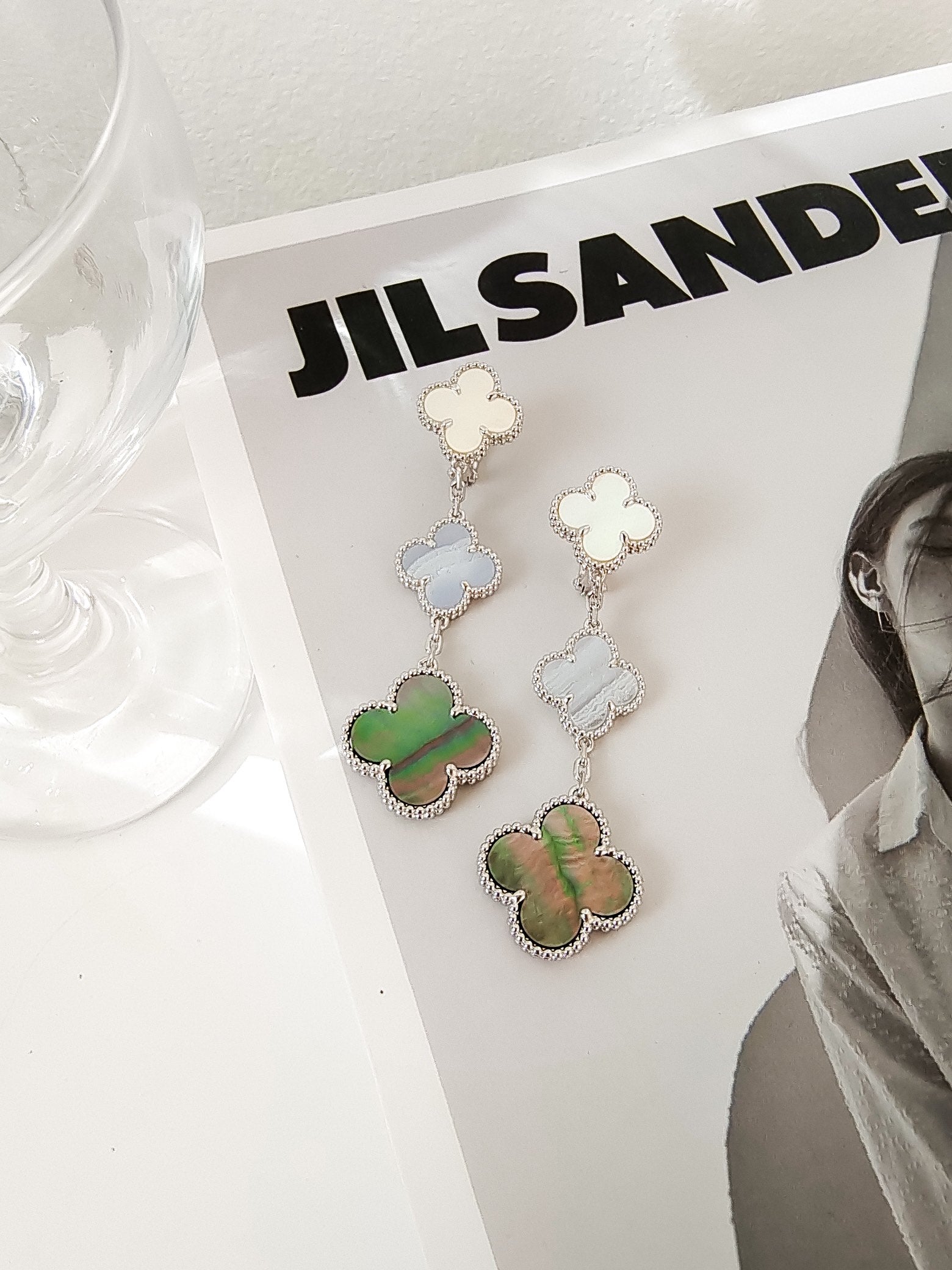 [Imperial] CLOVER 3 MOTIFS CHALCEDONY DARK MOP SILVER EARRINGS