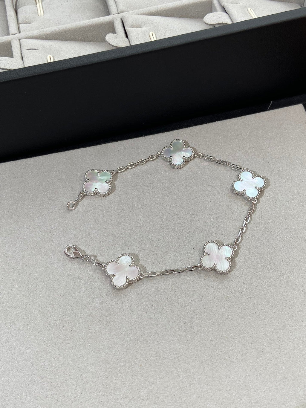 [Imperial]New CLOVER WHITE PEARL MOP 5 MOTIF BRACELET COLLECTION