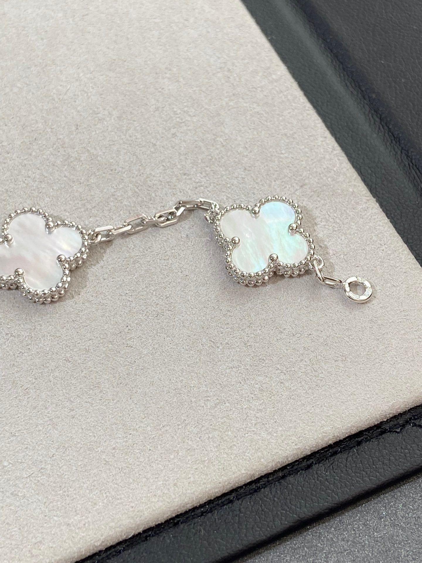 [Imperial]New CLOVER WHITE PEARL MOP 5 MOTIF BRACELET COLLECTION