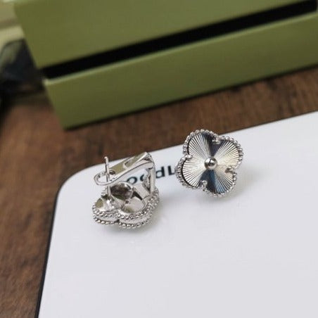 [Imperial] CLOVER MEDIUM STUD EARRINGS