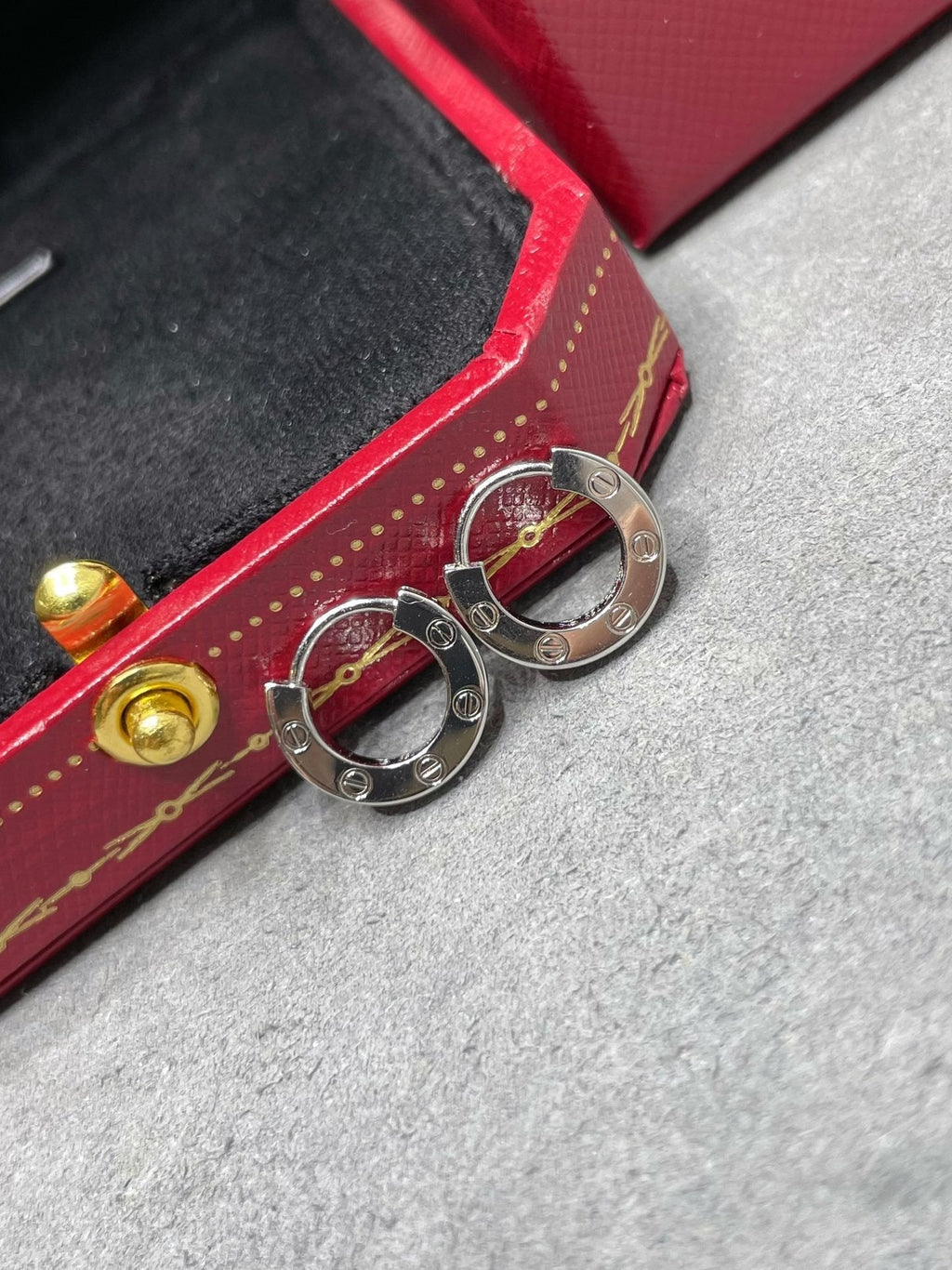 [Imperial] LOVE MINI EARRINGS