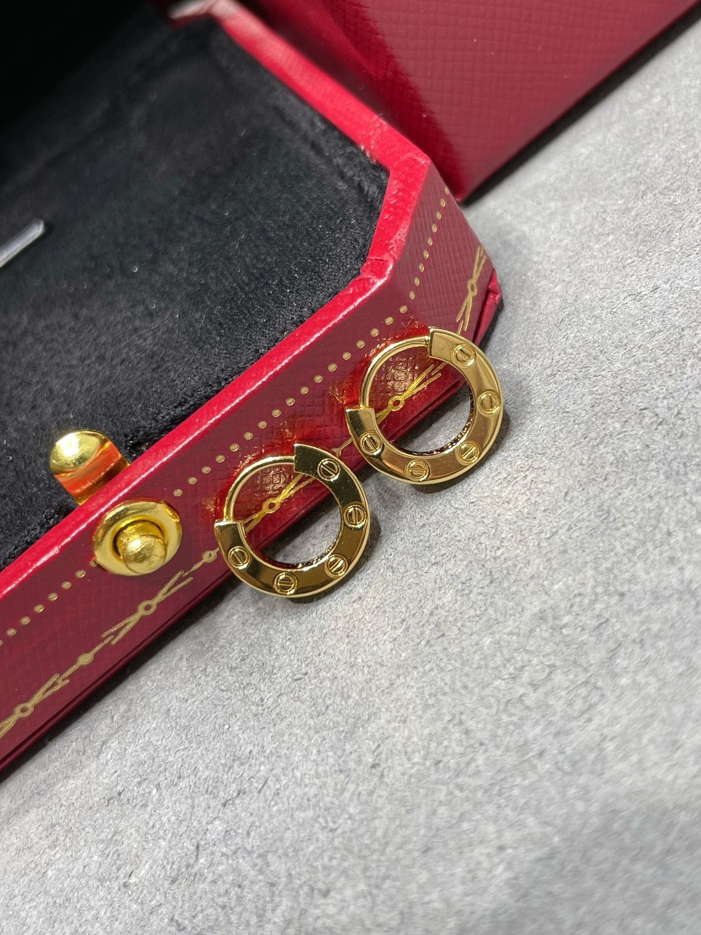 [Imperial] LOVE MINI EARRINGS