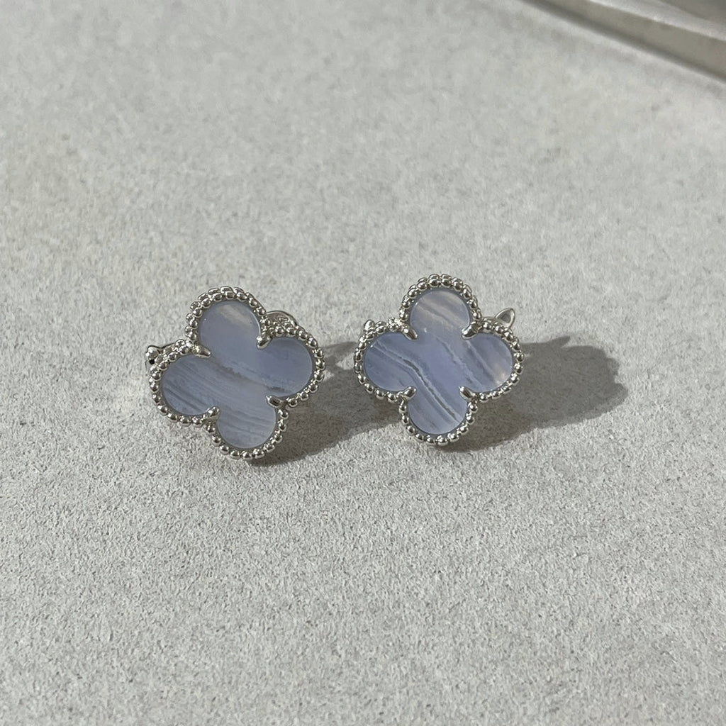 [Imperial] CLOVER CHALCEDONY SILVER STUD EARRINGS