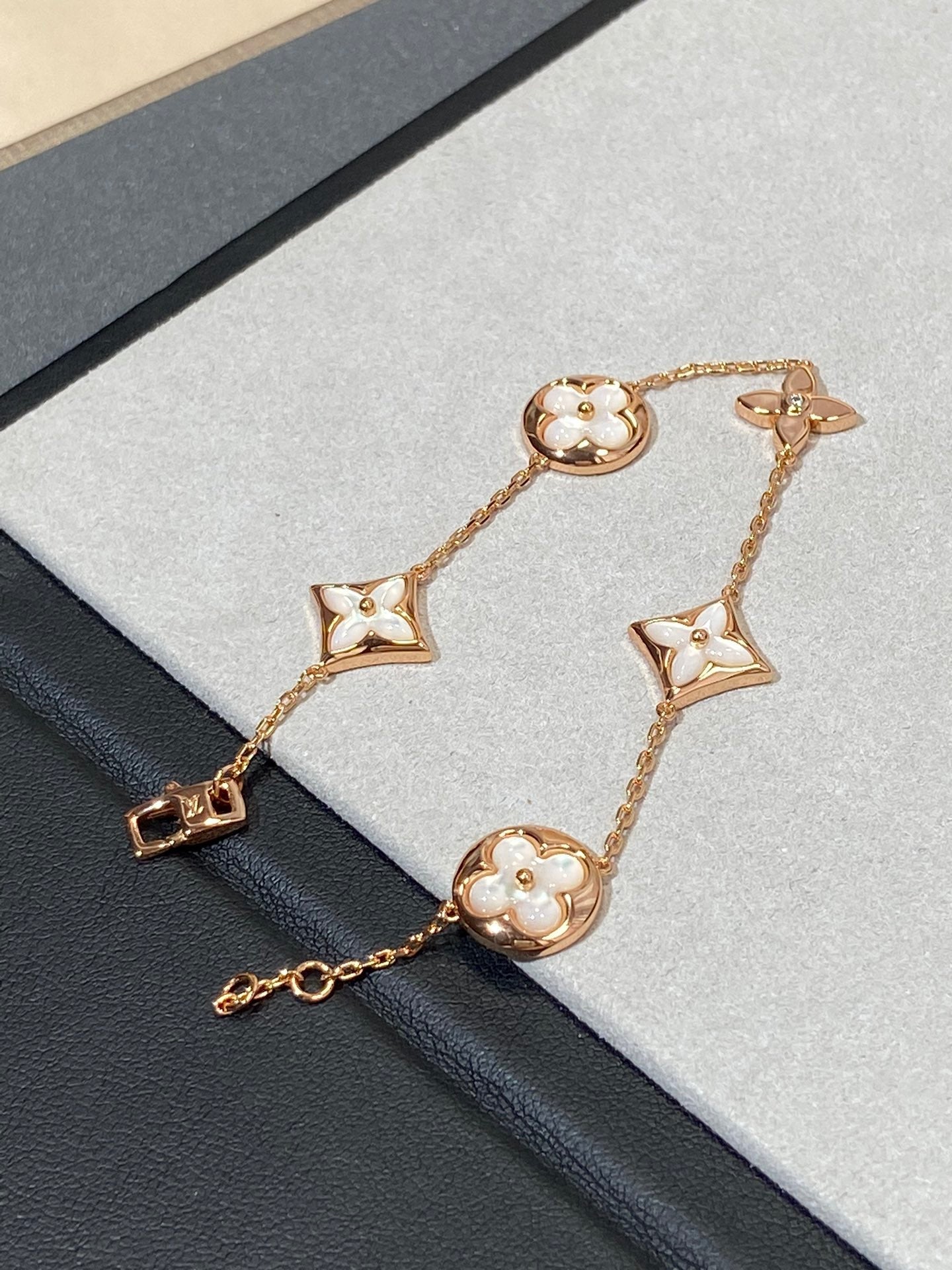 [Imperial] STAR AND SUN 5 MOTIF MOP PINK GOLD BRACELET