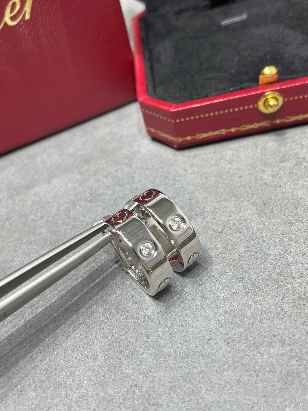 [Imperial] LOVE 5.5MM 1 DIAMOND EARRINGS