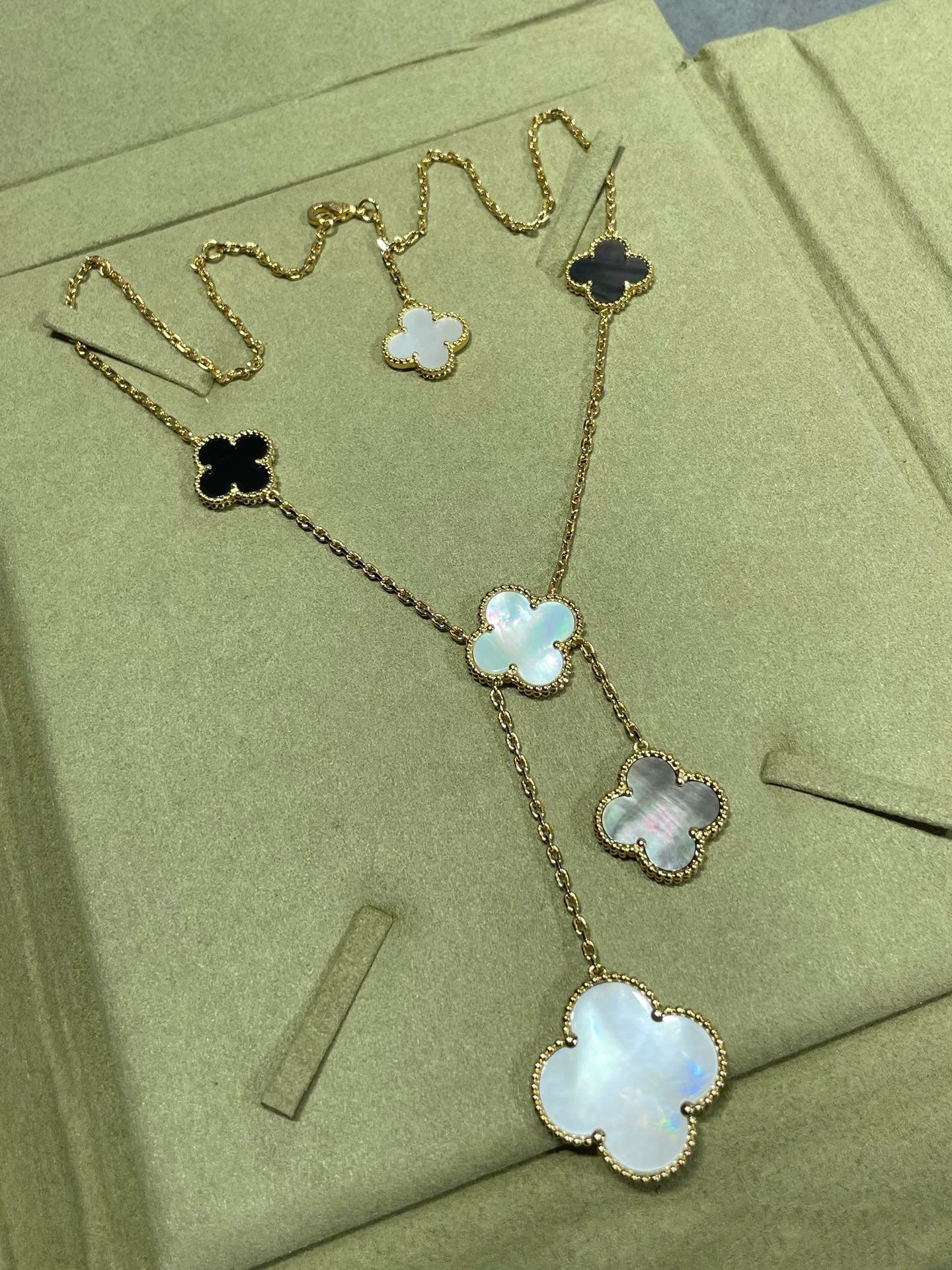 [Imperial] CLOVER 6 MOTIF MOP ONYX GOLD NECKLACE