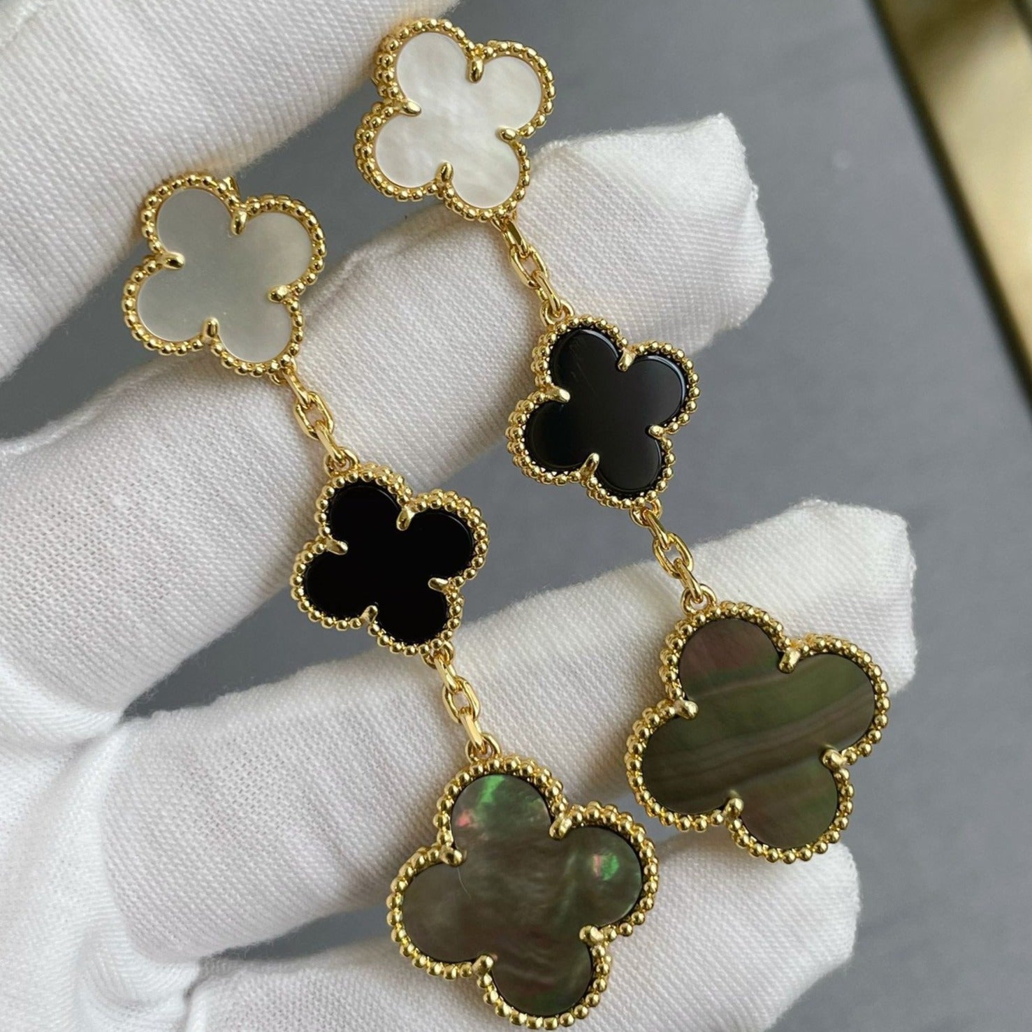 [Imperial] CLOVER 3 MOTIF MOP ONYX DARK MOP PINK GOLD EARRINGS