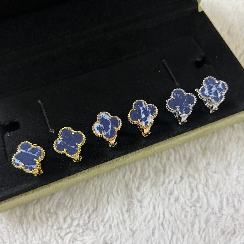 [Imperial] CLOVER PIETERSITE MEDIUM STUD EARRINGS
