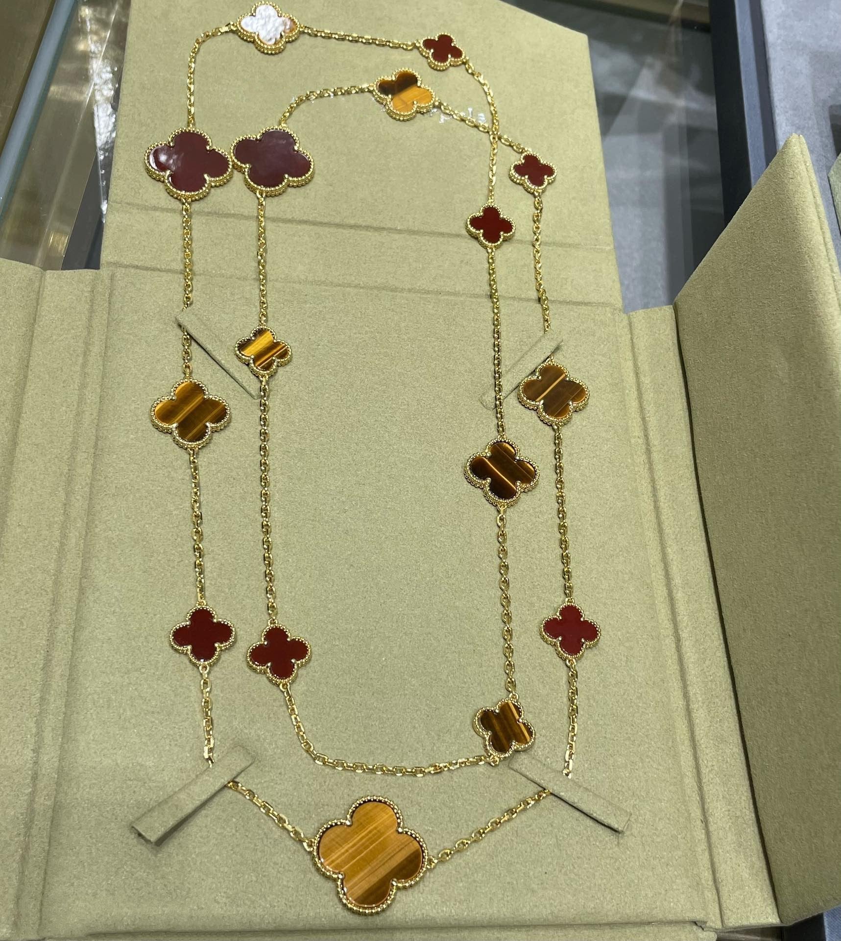 [Imperial] CLOVER 16 MOTIF CARNELIAN TIGER EYE ROSE GOLD NECKLACE