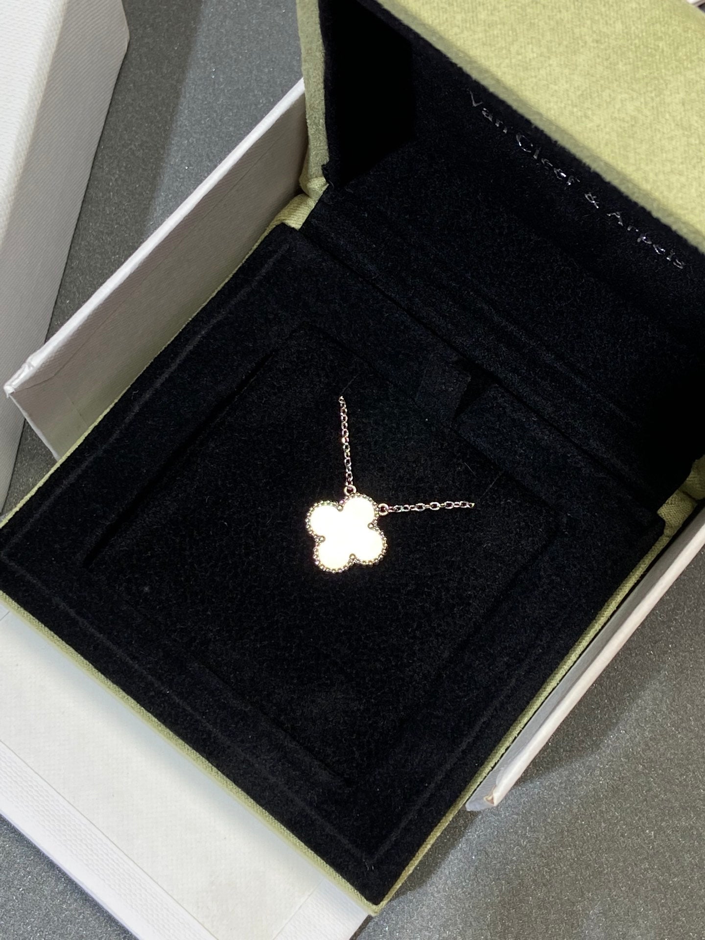 [Imperial] CLOVER MEDIUM SILVER WHITE MOP NECKLACE