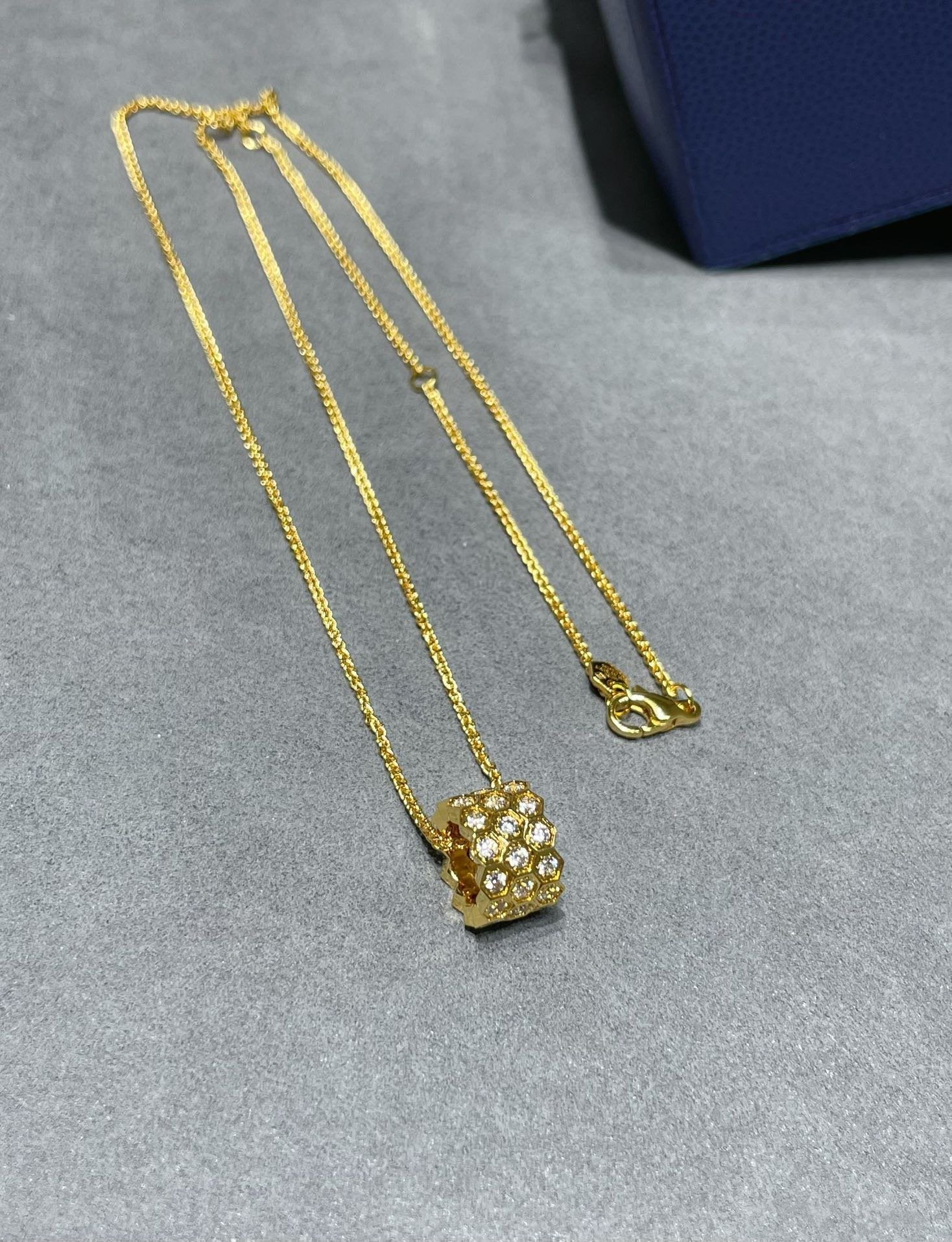 [Imperial] BEE LOVE DIAMOND PAVED 3 ROW NECKLACE