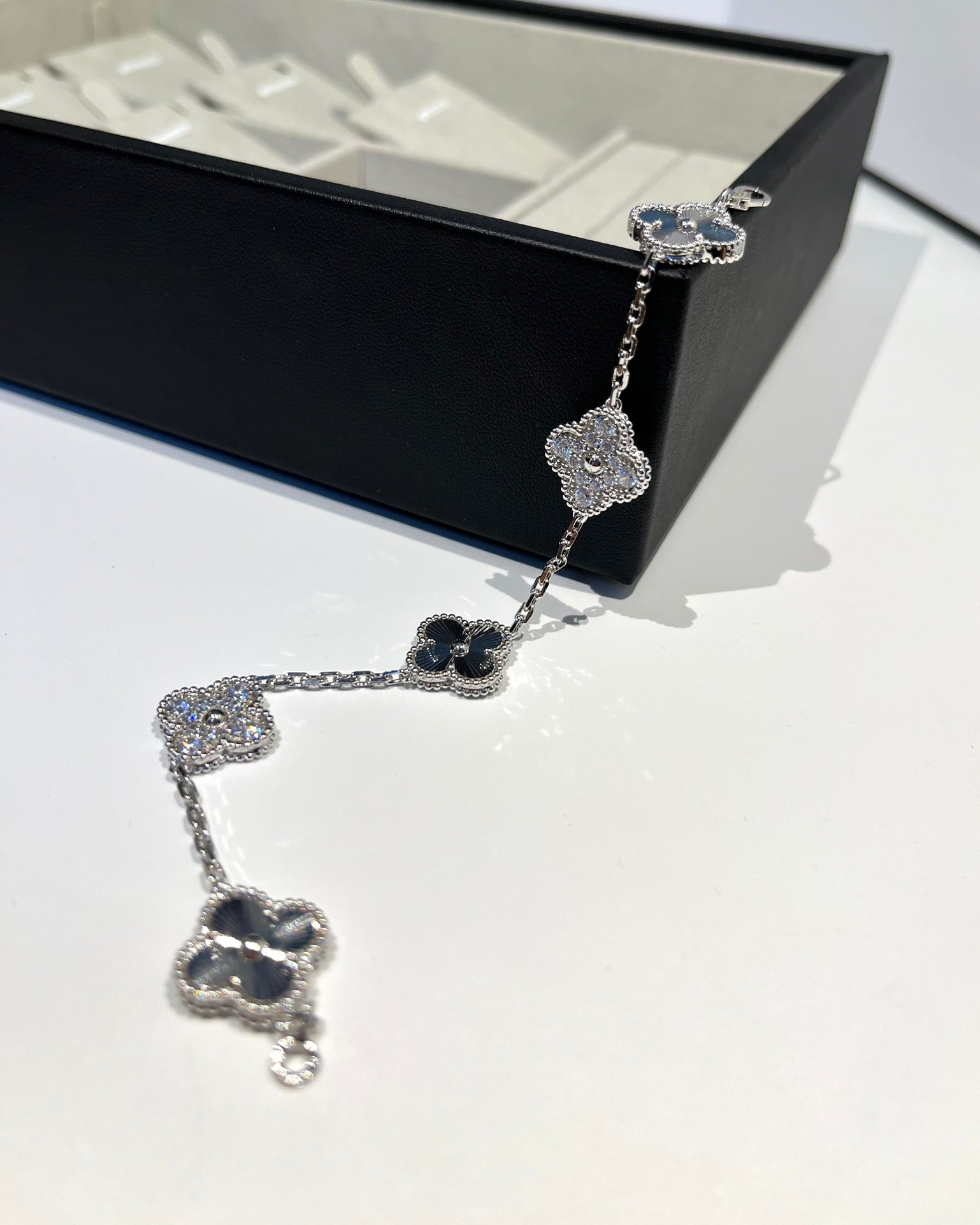 [Imperial]New  CLOVER 5 MOTIF LASER BRACELET COLLECTION