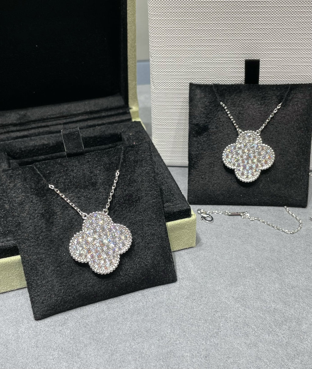 [Imperial] CLOVER 25MM LARGE PENDANT DIAMOND PAVED SILVER NECKLACE