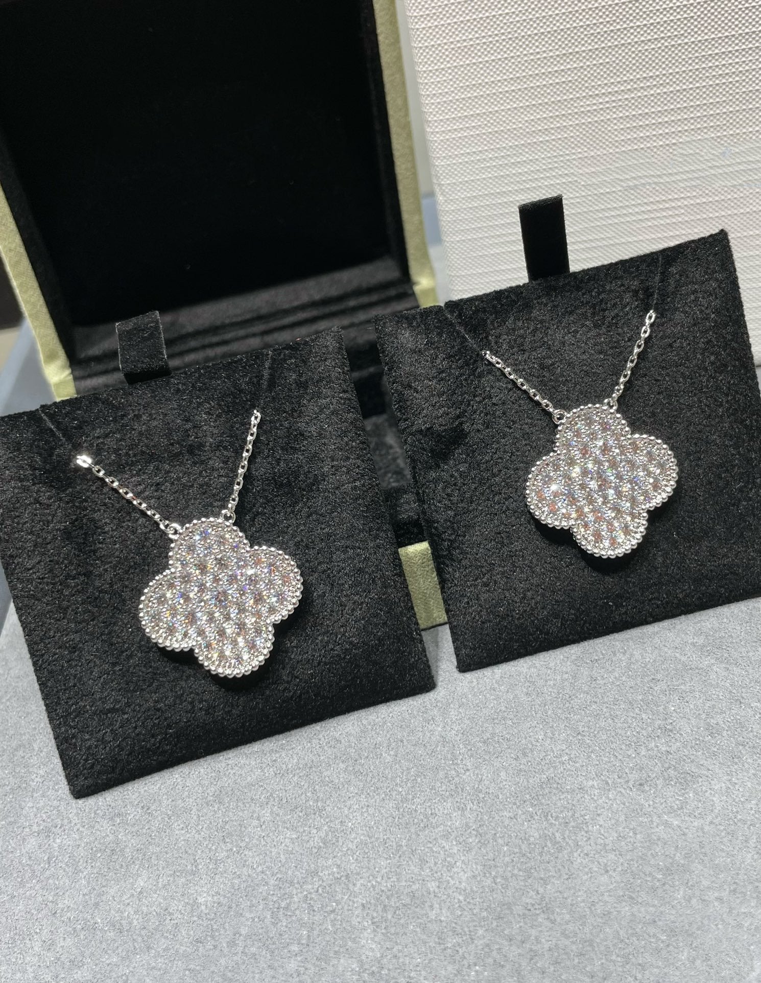 [Imperial] CLOVER 25MM LARGE PENDANT DIAMOND PAVED SILVER NECKLACE