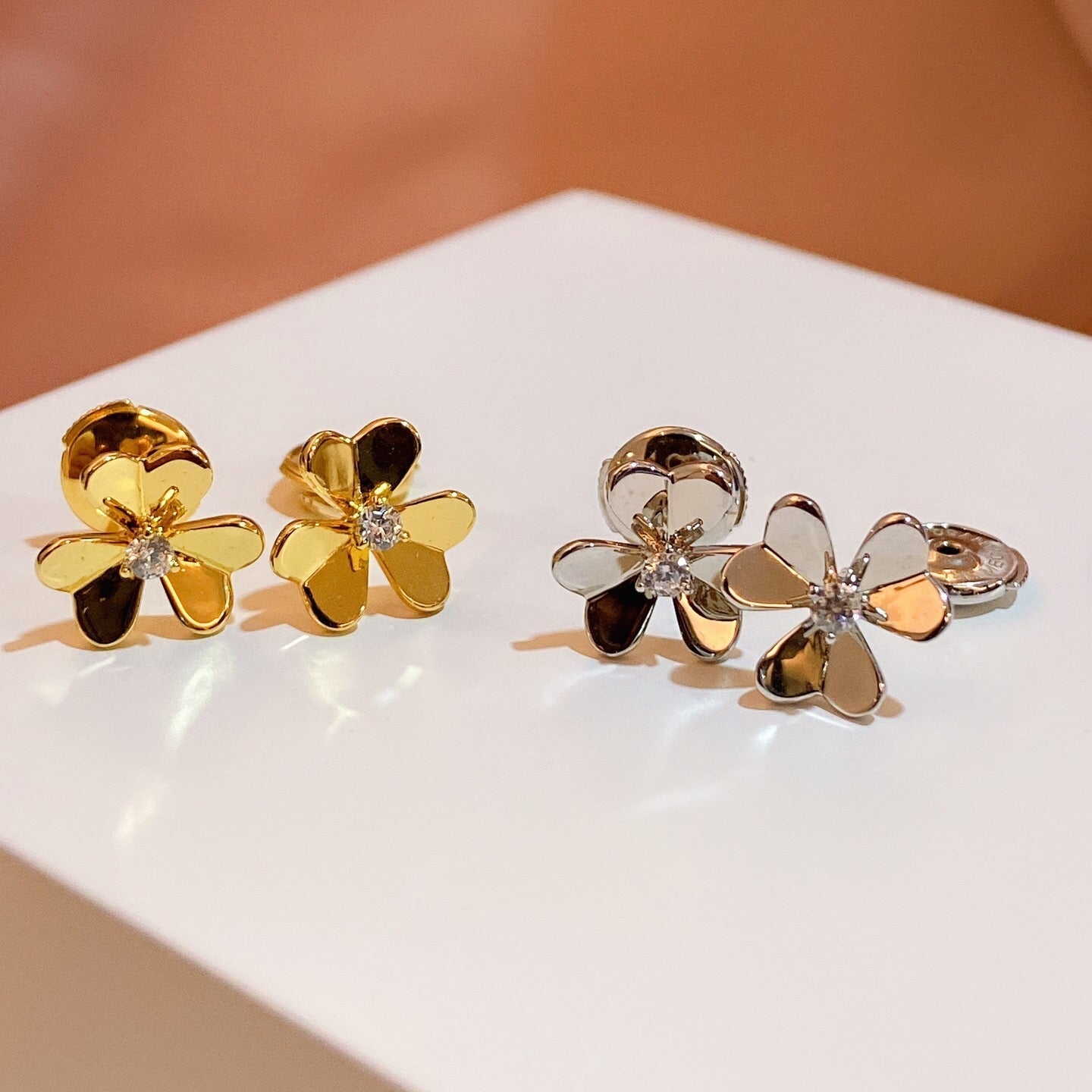 [Imperial] FRIVOLE MINI FLOWER EARRINGS