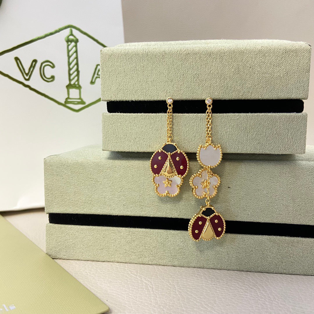 [Imperial] LUCKY LADYBUG WHITE MOP EARRINGS