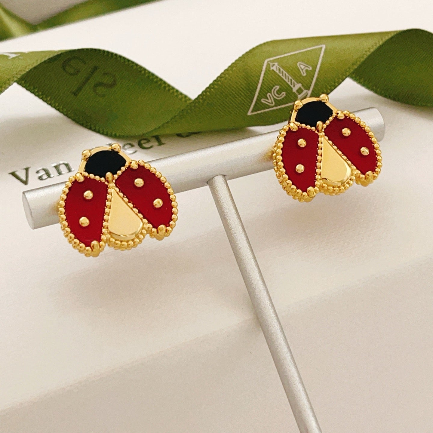 [Imperial] LUCKY LADYBUG EARRINGS