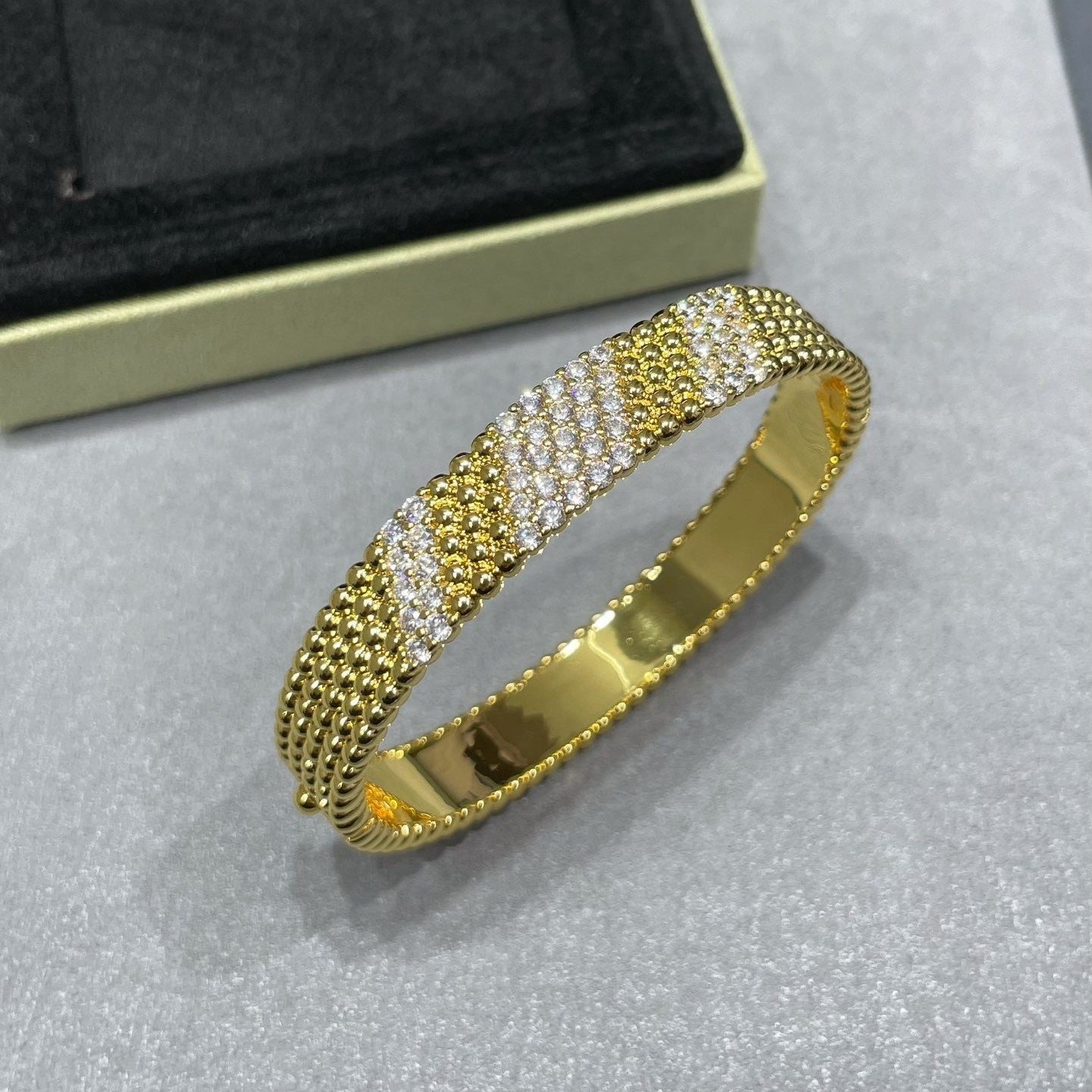 [Imperial]  PERLEE DIAMOND BRACELET ,5-ROW DIAMOND-SET DESIGN