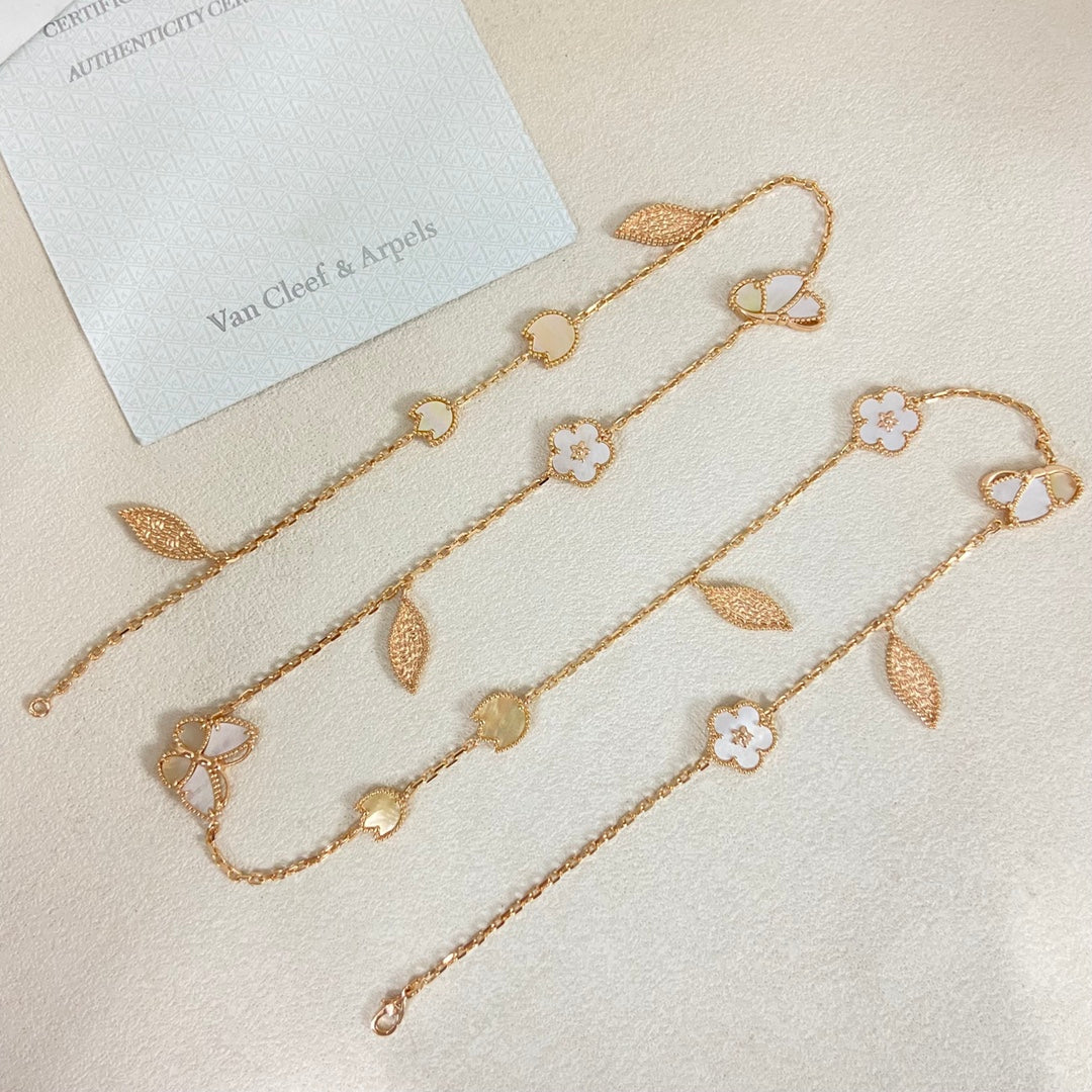 [Imperial] 26 NEW CLOVER LUCKY LIGHT YELLOW AND WHITE SET