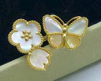 [Imperial] 26 NEW CLOVER LUCKY LIGHT YELLOW AND WHITE SET