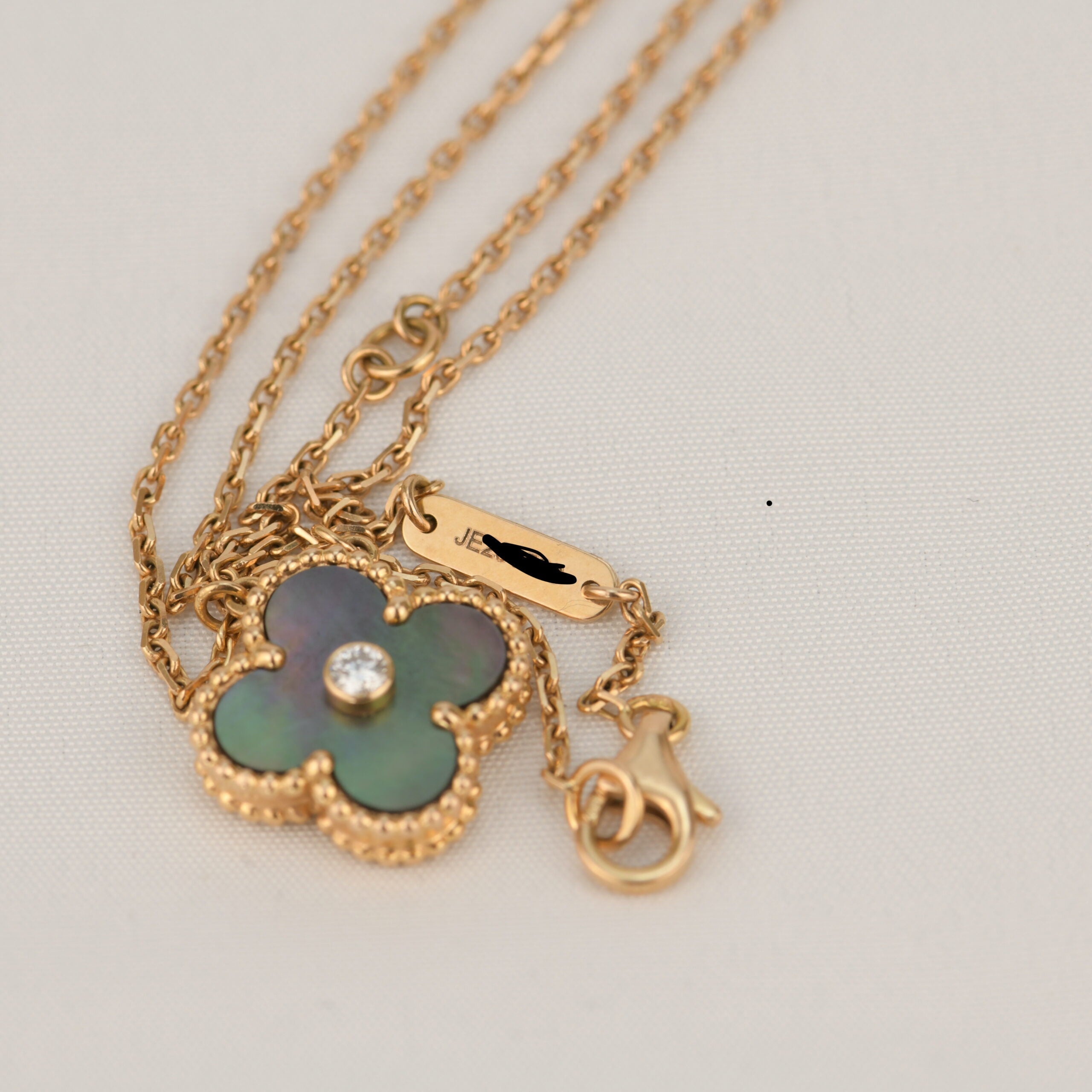 [Imperial] CLOVER 15MM DIAMOND AND MOTHER-OF-GREY NECKLACE
