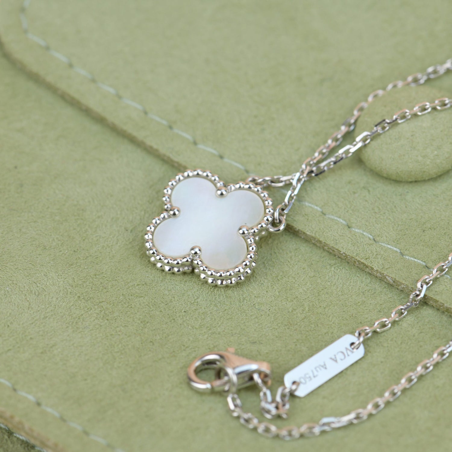 [Imperial] CLOVER  15MM WHITE MOTHER-OF-PEARL SILVER