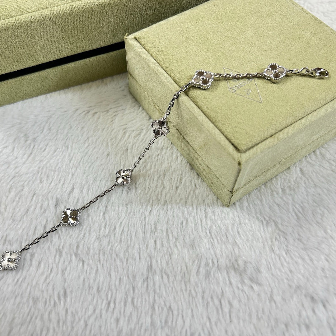 [Imperial]New CLOVER 6 MOTIF DIAMOND BRACELET