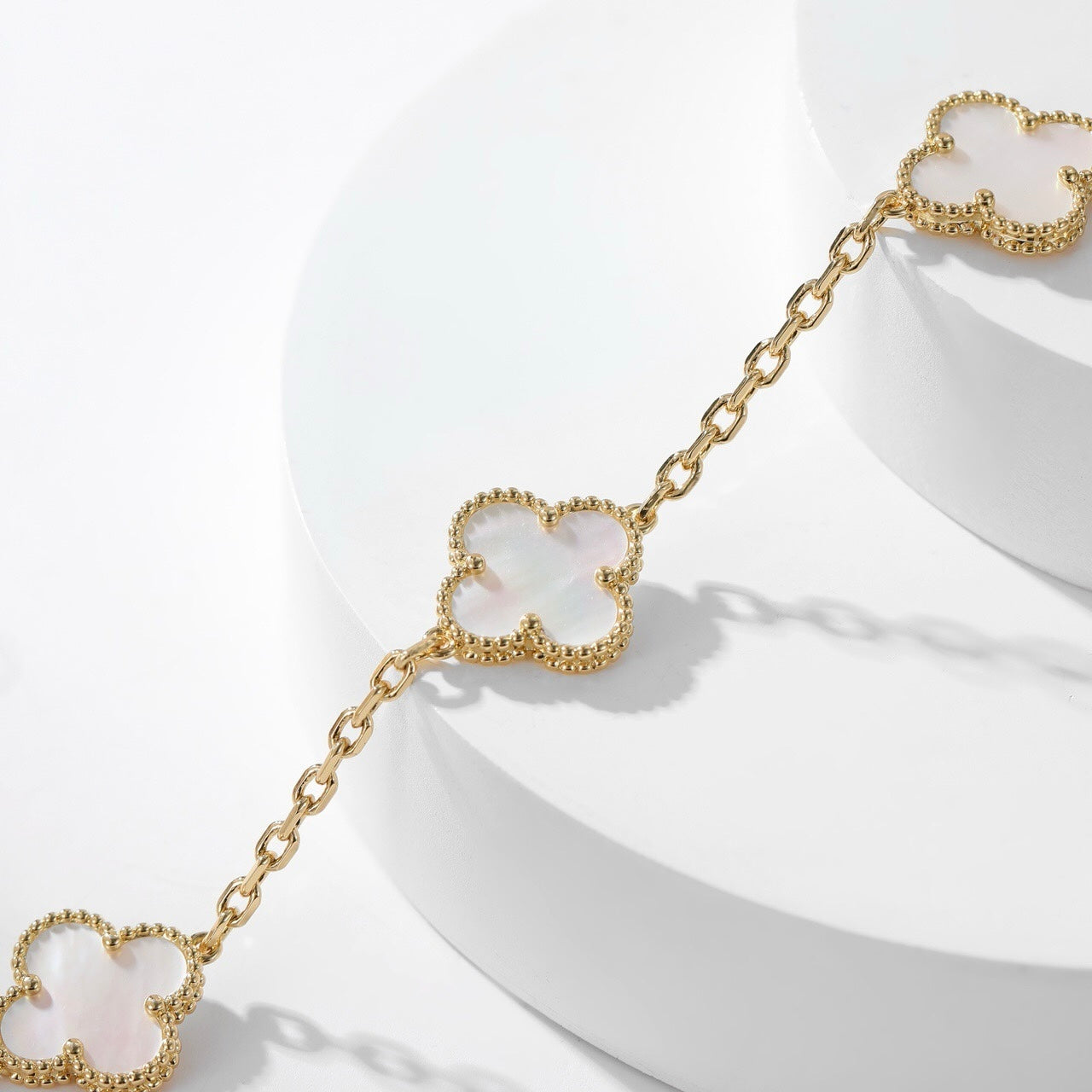 [Imperial] CLOVER 10 MOTIFS WHITE MOTHER OF PEARL NECKLACE