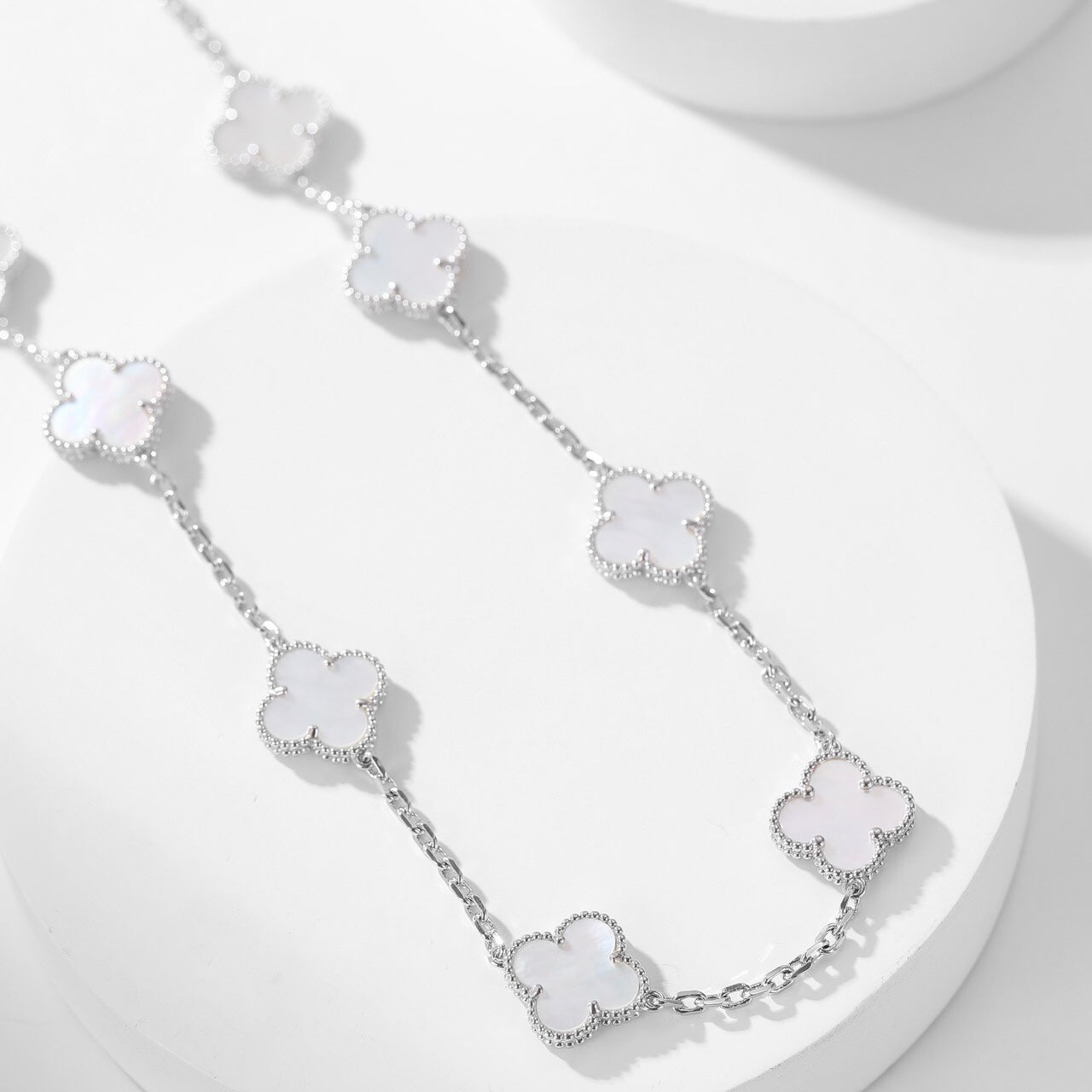 [Imperial] CLOVER 10 MOTIFS WHITE MOTHER OF PEARL NECKLACE