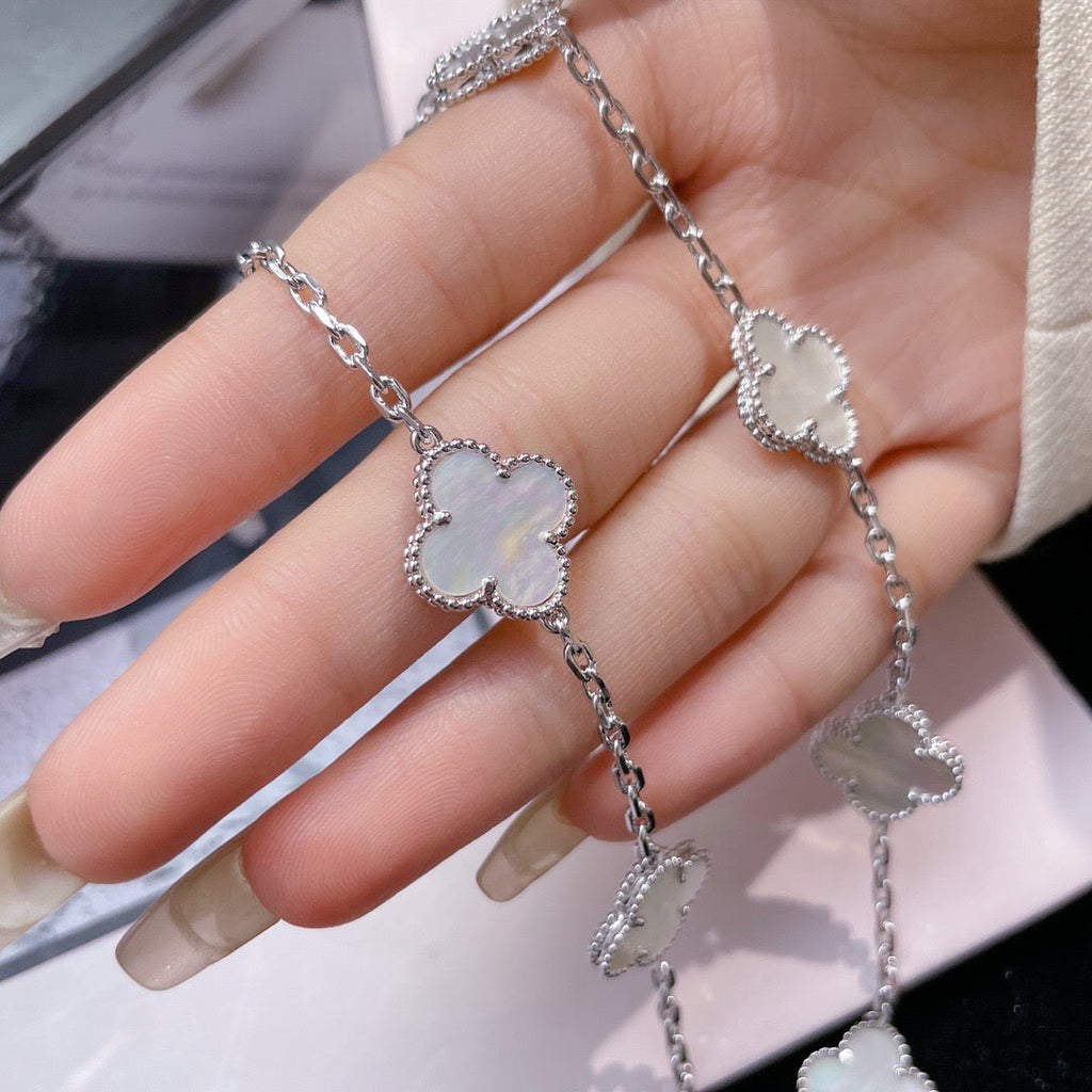 [Imperial] CLOVER 10 MOTIFS WHITE MOTHER OF PEARL NECKLACE