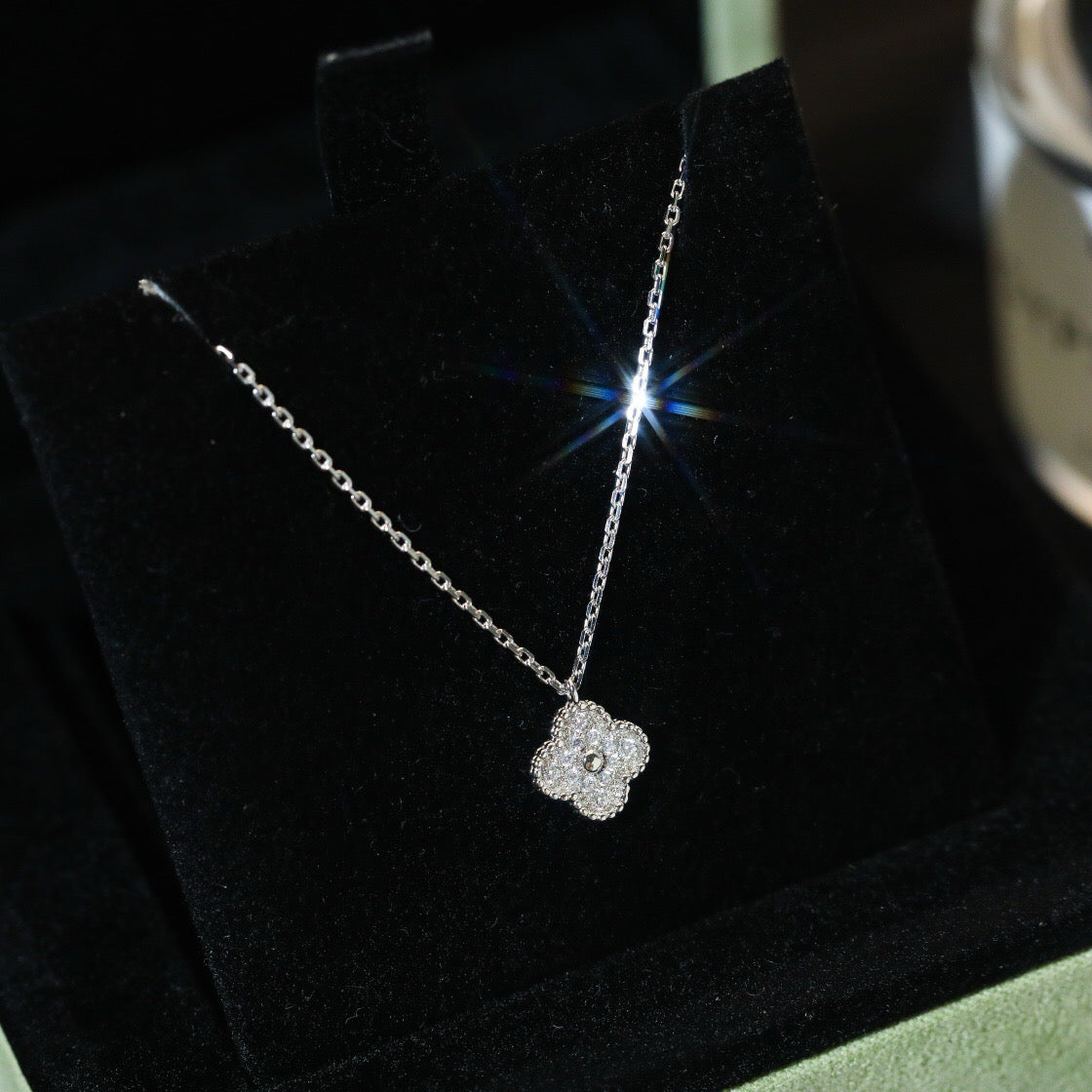 [Imperial] CLOVER MINI 9.5MM PENDANT DIAMOND NECKLACE