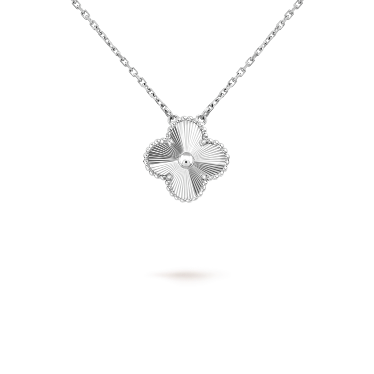[Imperial] CLOVER 15MM LASER NECKLACE SILVER