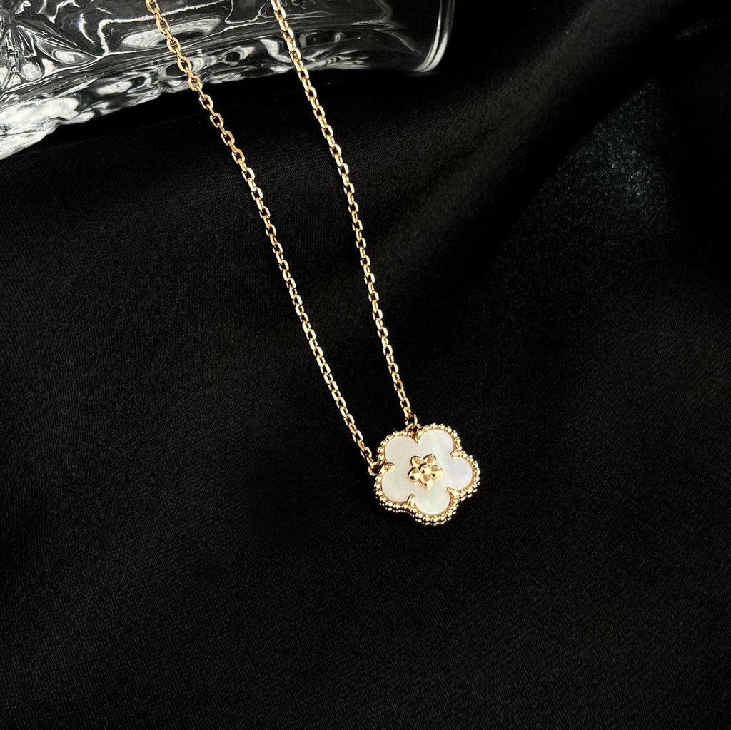 [Imperial] LUCKY  WHITE MOP  PLUM BLOSSOM NECKLACE