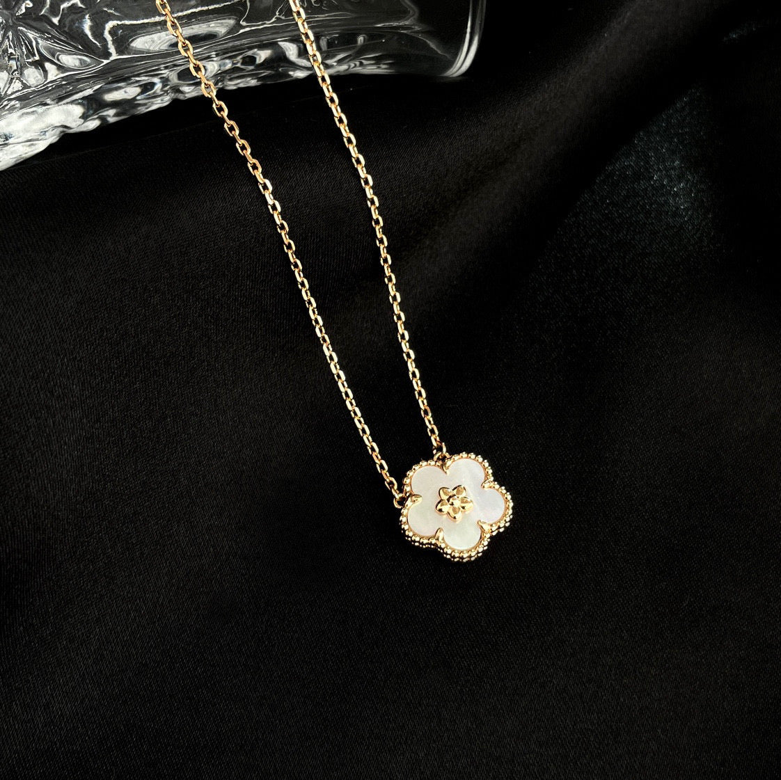 [Imperial] LUCKY  WHITE MOP  PLUM BLOSSOM NECKLACE